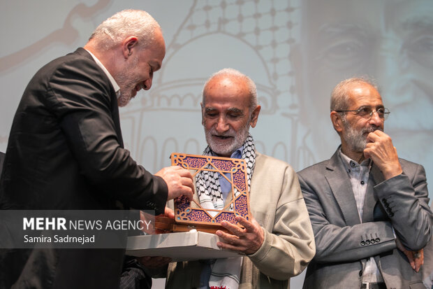 آیین بزرگداشت چهره‌ی ماندگار اندیشه‌ی مقاومت