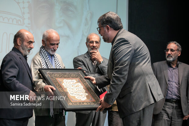 آیین بزرگداشت چهره‌ی ماندگار اندیشه‌ی مقاومت