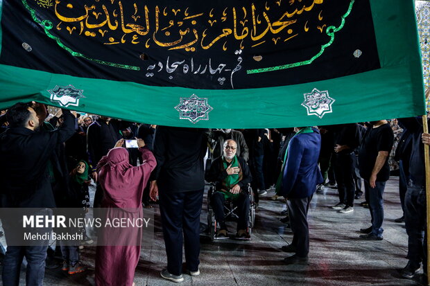 حال و هوای حرم بانوی کرامت در شب شهادت حضرت زهرا(س)