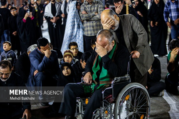 حال و هوای حرم بانوی کرامت در شب شهادت حضرت زهرا(س)