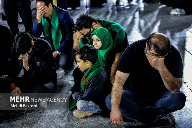 حال و هوای حرم بانوی کرامت در شب شهادت حضرت زهرا(س)