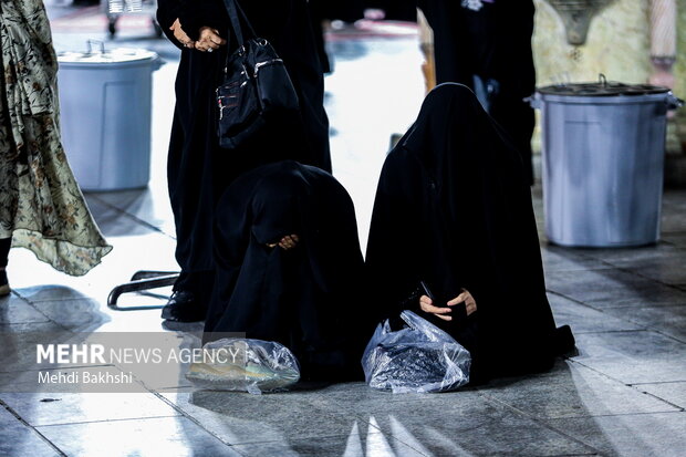 حال و هوای حرم بانوی کرامت در شب شهادت حضرت زهرا(س)