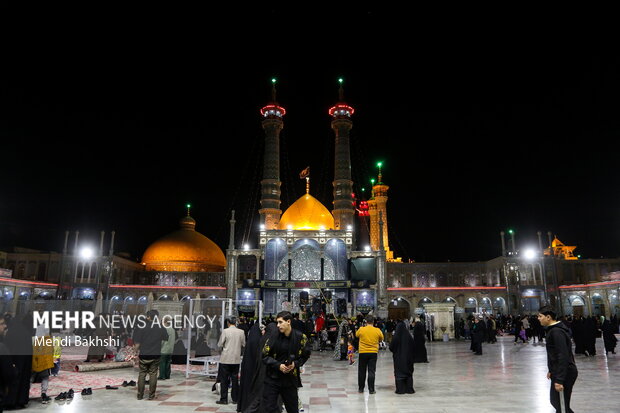 حال و هوای حرم بانوی کرامت در شب شهادت حضرت زهرا(س)