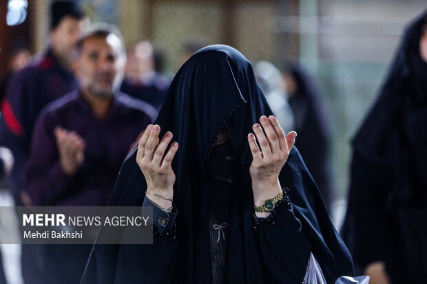 حال و هوای حرم بانوی کرامت در شب شهادت حضرت زهرا(س)