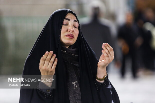 حال و هوای حرم بانوی کرامت در شب شهادت حضرت زهرا(س)