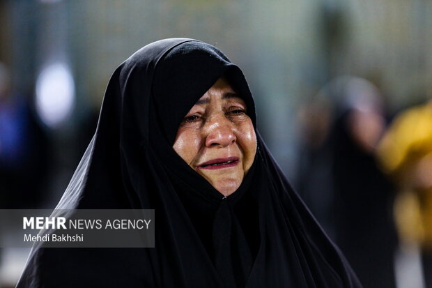 حال و هوای حرم بانوی کرامت در شب شهادت حضرت زهرا(س)