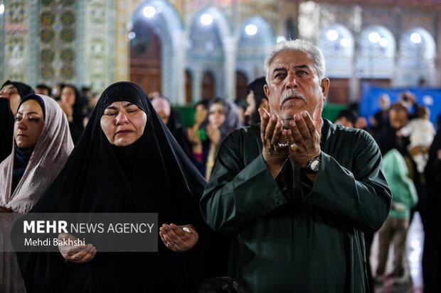 حال و هوای حرم بانوی کرامت در شب شهادت حضرت زهرا(س)