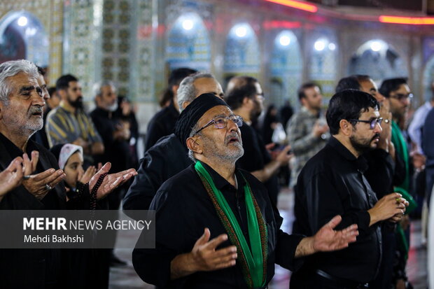 حال و هوای حرم بانوی کرامت در شب شهادت حضرت زهرا(س)