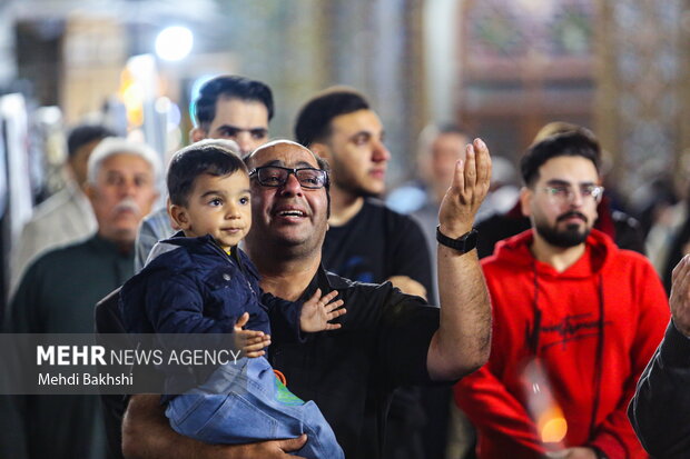 حال و هوای حرم بانوی کرامت در شب شهادت حضرت زهرا(س)