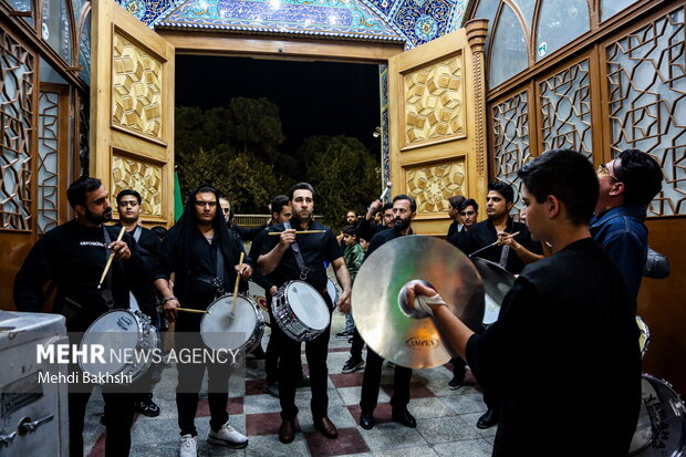 حال و هوای حرم بانوی کرامت در شب شهادت حضرت زهرا(س)