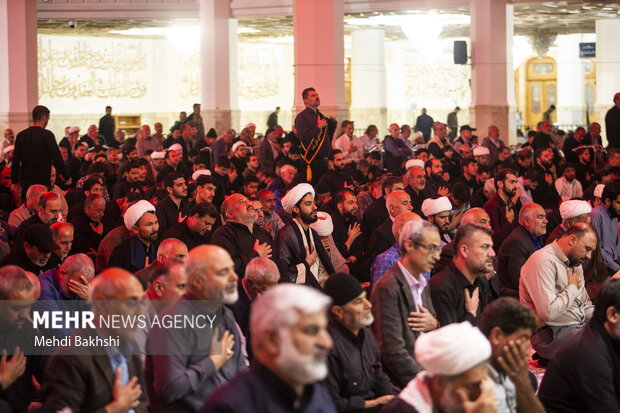 حال و هوای حرم بانوی کرامت در شب شهادت حضرت زهرا(س)