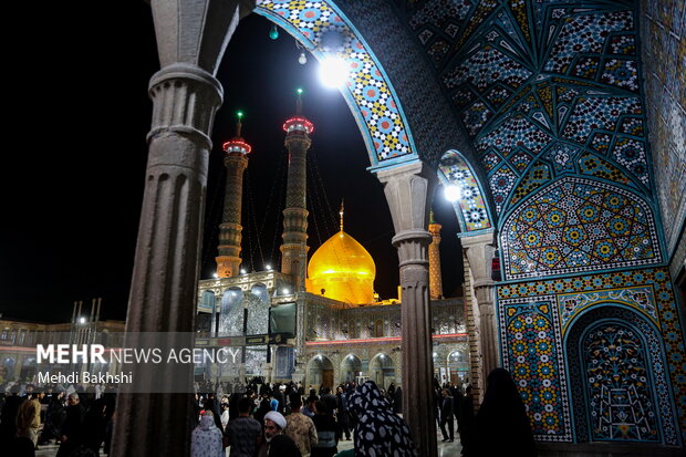 حال و هوای حرم بانوی کرامت در شب شهادت حضرت زهرا(س)