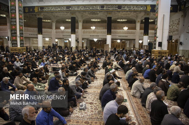 حال و هوای حرم بانوی کرامت در شب شهادت حضرت زهرا(س)