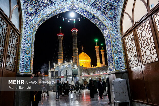 حال و هوای حرم بانوی کرامت در شب شهادت حضرت زهرا(س)