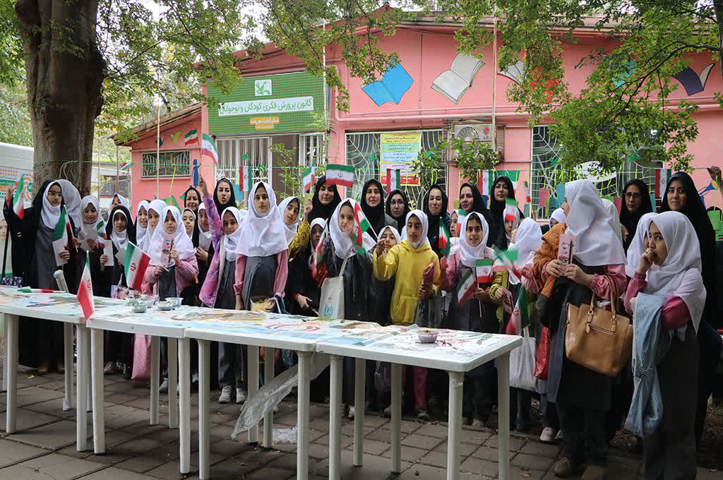 ویژه برنامه «به رنگ مدرسه، به عطر دانایی» در رشت برگزار شد