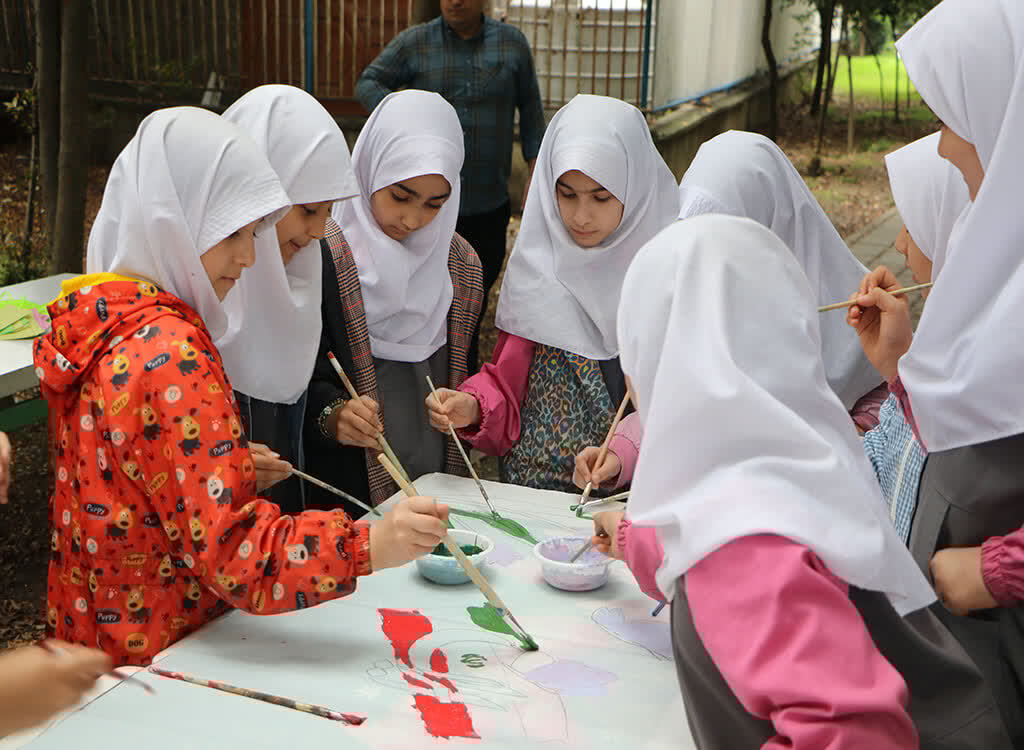 ویژه برنامه «به رنگ مدرسه، به عطر دانایی» در رشت برگزار شد