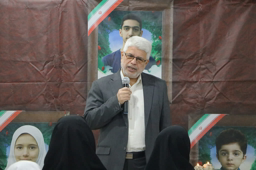 ویژه برنامه «به رنگ مدرسه، به عطر دانایی» در رشت برگزار شد