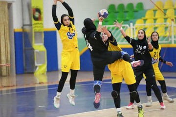 بافق با شکست استقلال صدرنشین لیگ برتر هندبال زنان شد