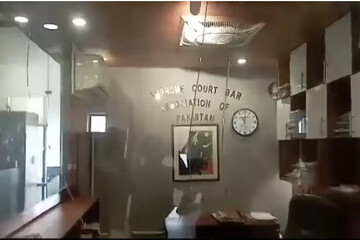 انفجار در دادگاه عالی پاکستان؛ ۱۲ نفر زخمی شدند+ فیلم