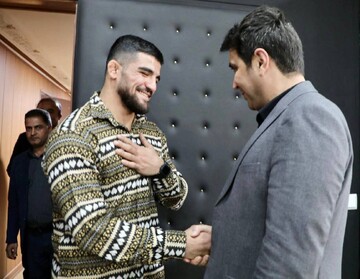 تقدیر استاندار کردستان از مبین عظیمی کشتی‌گیر پرافتخار استان