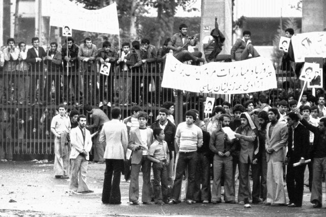 Tarihten bir kesit; İran'da "Küresel Emperyalizme Karşı Milli Mücadele Günü"