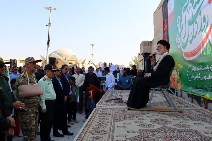 امامجمعه دیر: دشمنی آمریکا با ما یک مسئله ذاتی است