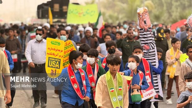 راهپیمایی ۱۳ آبان در بندر جاسک برگزار شد