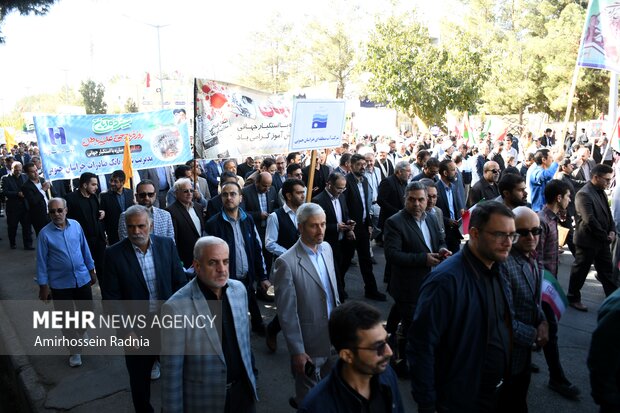 راهپیمایی ۱۳ آبان در بیرجند