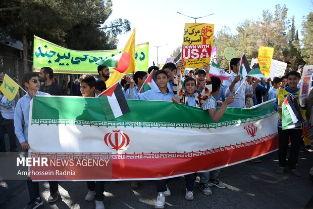 راهپیمایی ۱۳ آبان در بیرجند