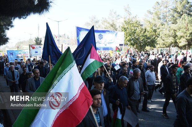 راهپیمایی ۱۳ آبان در بیرجند