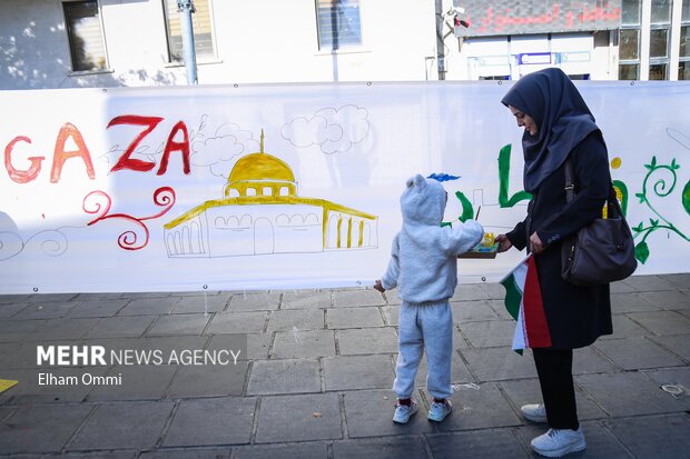 حضور مردم سنندج در راهپیمایی ۱۳ آبان