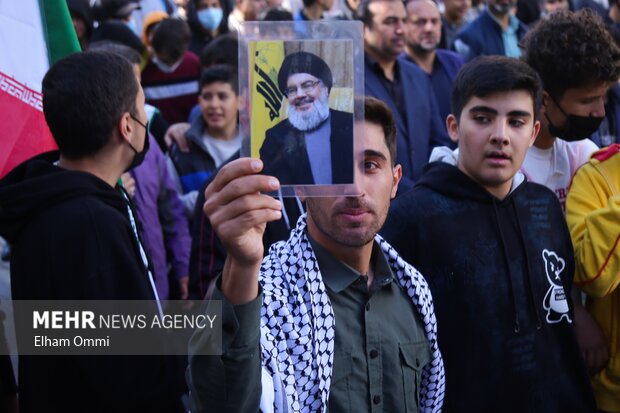 حضور مردم سنندج در راهپیمایی ۱۳ آبان