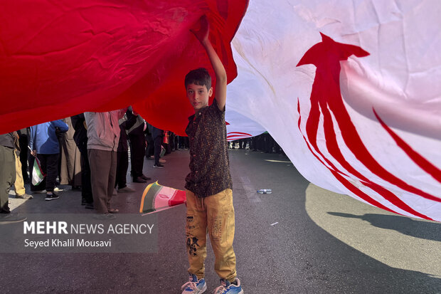 حضور پرشور مردم تبریز در راهپیمایی ۱۳ آبان؛ حماسهای میان نسلها