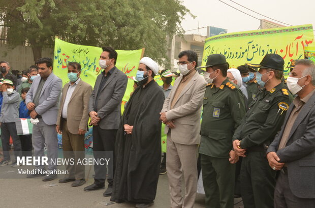 برگزاری راهپیمایی پرشور ۱۳ آبان با وجود آلودگی هوا در رودان