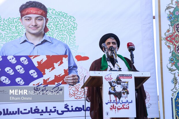 حضور مردم سنندج در راهپیمایی ۱۳ آبان