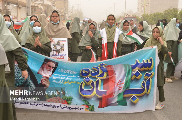 برگزاری راهپیمایی پرشور ۱۳ آبان با وجود آلودگی هوا در رودان