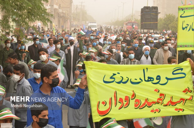 برگزاری راهپیمایی پرشور ۱۳ آبان با وجود آلودگی هوا در رودان