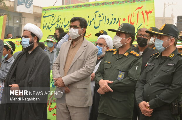 برگزاری راهپیمایی پرشور ۱۳ آبان با وجود آلودگی هوا در رودان