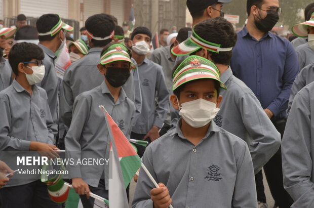 برگزاری راهپیمایی پرشور ۱۳ آبان با وجود آلودگی هوا در رودان