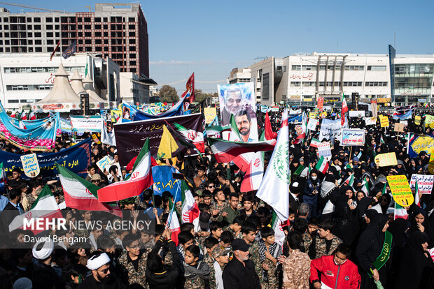 حضورپرشور دانش آموزان مشهدی در یوم الله 13 آبان