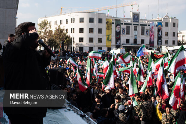 حضورپرشور دانش آموزان مشهدی در یوم الله 13 آبان