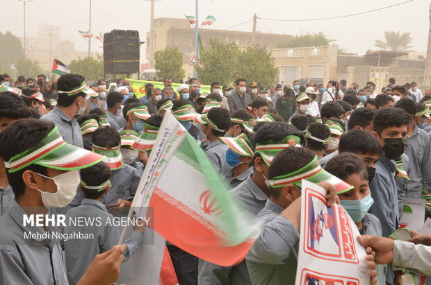 برگزاری راهپیمایی پرشور ۱۳ آبان با وجود آلودگی هوا در رودان
