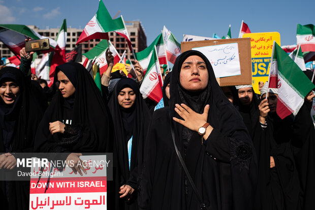 حضورپرشور دانش آموزان مشهدی در یوم الله 13 آبان