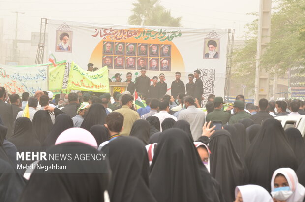 برگزاری راهپیمایی پرشور ۱۳ آبان با وجود آلودگی هوا در رودان