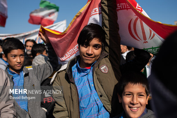حضورپرشور دانش آموزان مشهدی در یوم الله 13 آبان