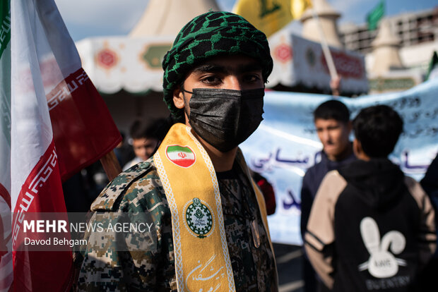 حضورپرشور دانش آموزان مشهدی در یوم الله 13 آبان