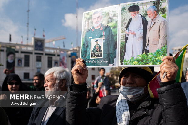 حضورپرشور دانش آموزان مشهدی در یوم الله 13 آبان