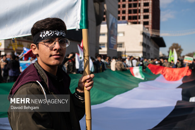 حضورپرشور دانش آموزان مشهدی در یوم الله 13 آبان