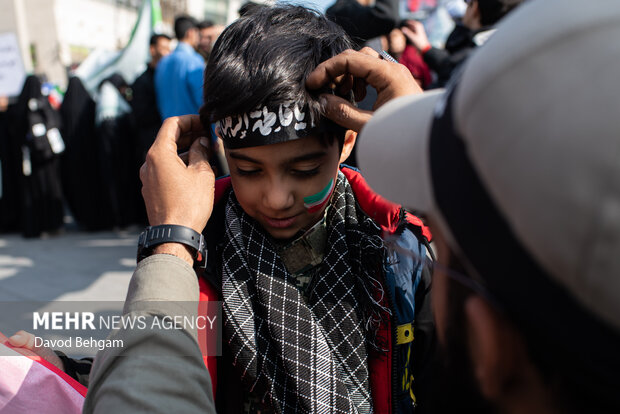 حضورپرشور دانش آموزان مشهدی در یوم الله 13 آبان