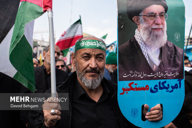 حضورپرشور دانش آموزان مشهدی در یوم الله 13 آبان